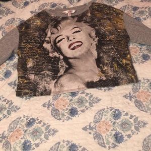 Marilyn Monroe cropped sweater.